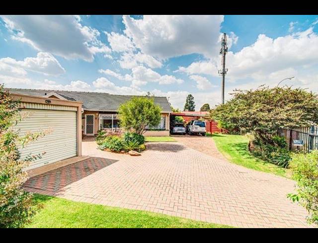 4 BEDROOM HOUSE FOR SALE IN BONAERO PARK